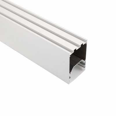 La stanza dell'ufficio ha sospeso il profilo 50×75mm del LED multicolori con la perforazione di saldatura