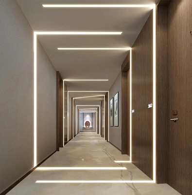 L'accensione dell'interno della decorazione su misura ha condotto il muro a secco di alluminio del gesso di profilo