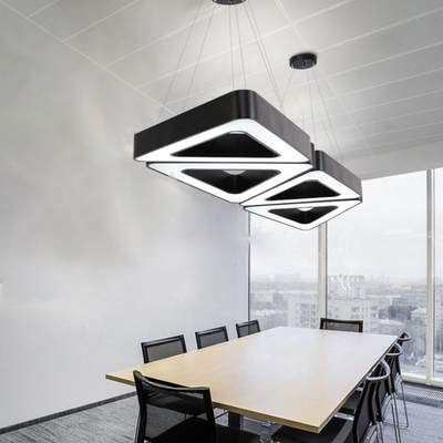 Luci lineari galvanizzate nere del LED, pendente lineare industriale del triangolo che accende OEM