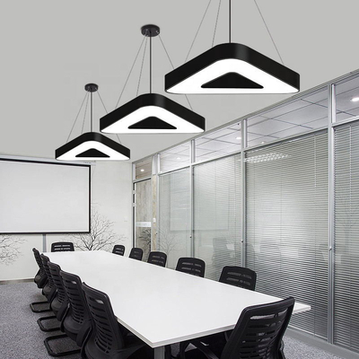 Luci lineari galvanizzate nere del LED, pendente lineare industriale del triangolo che accende OEM
